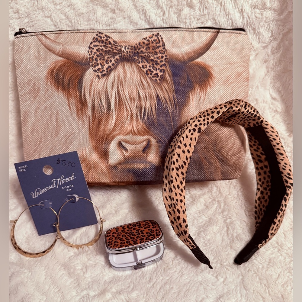 NWT! Highland Cow Accessory Set